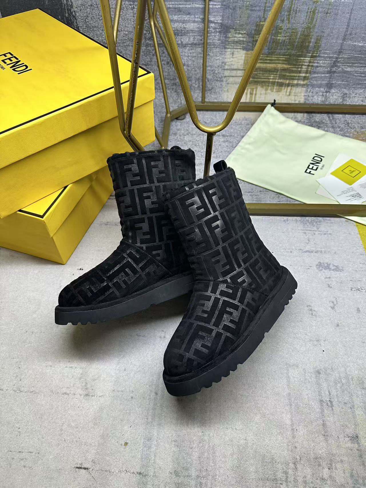 L BOOTS