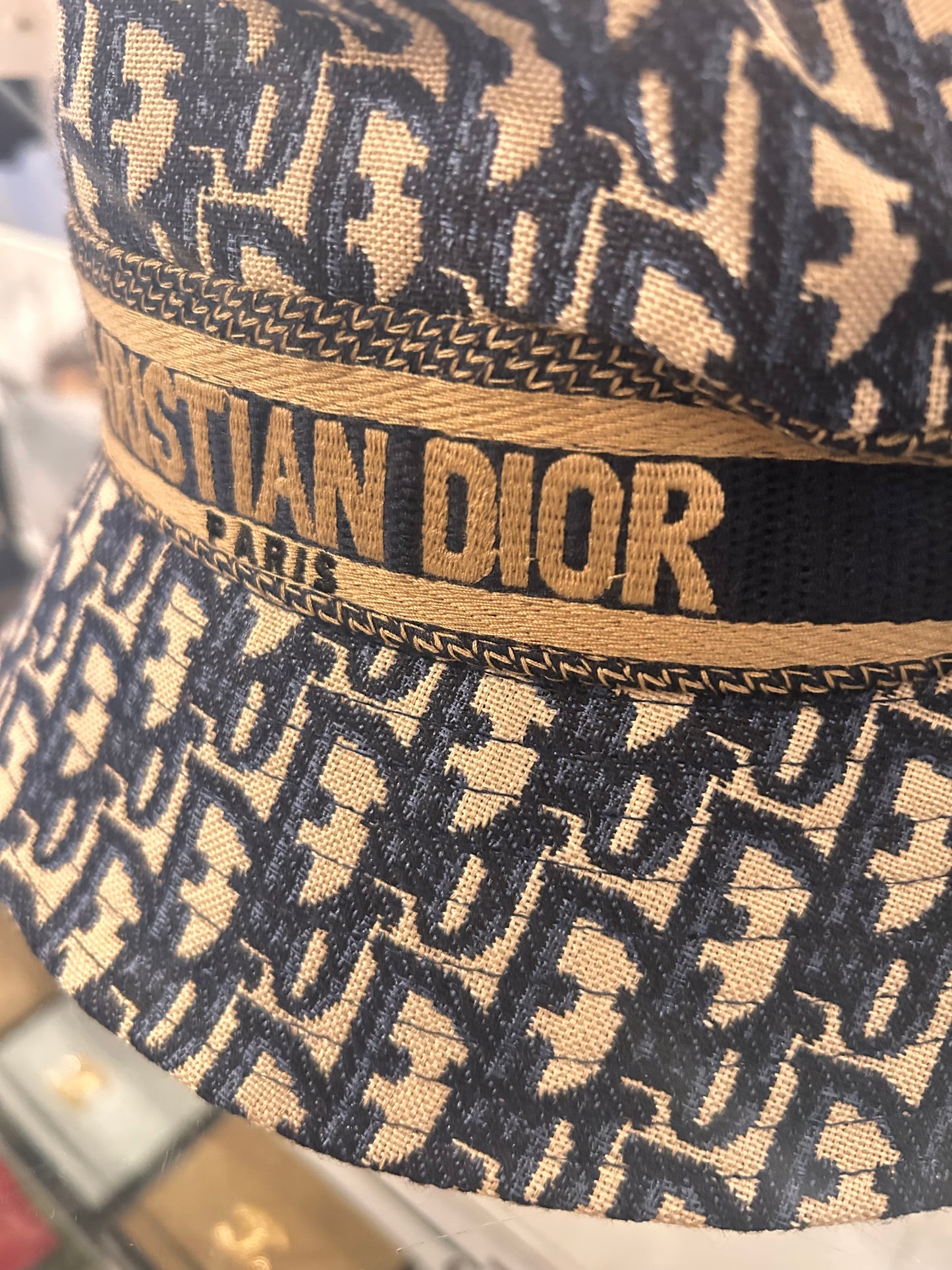 HAT