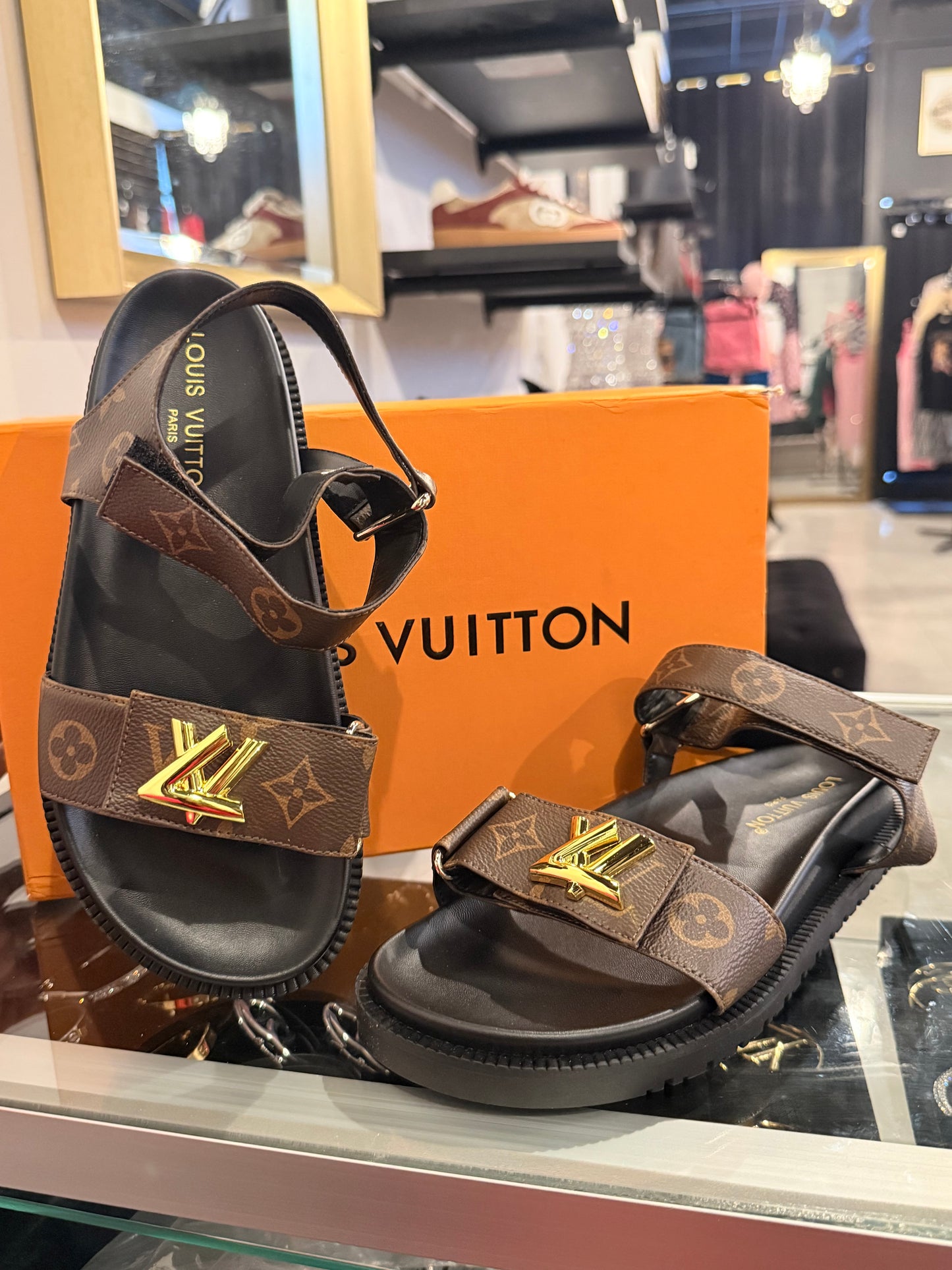 L SANDALS