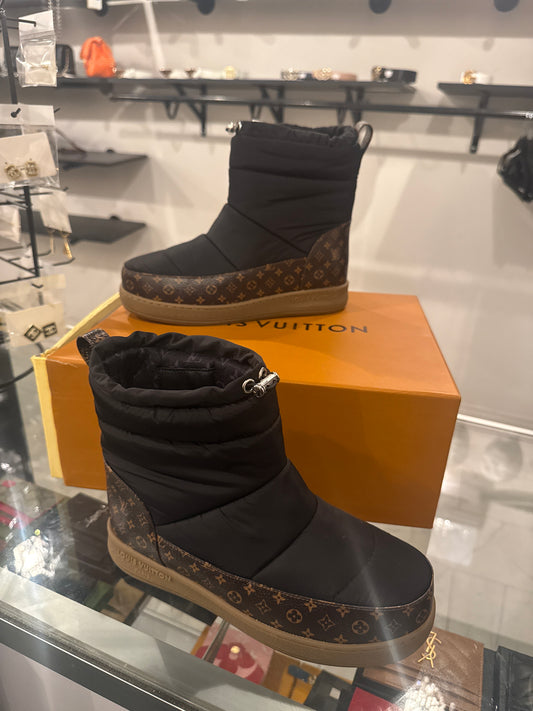 L BOOTS