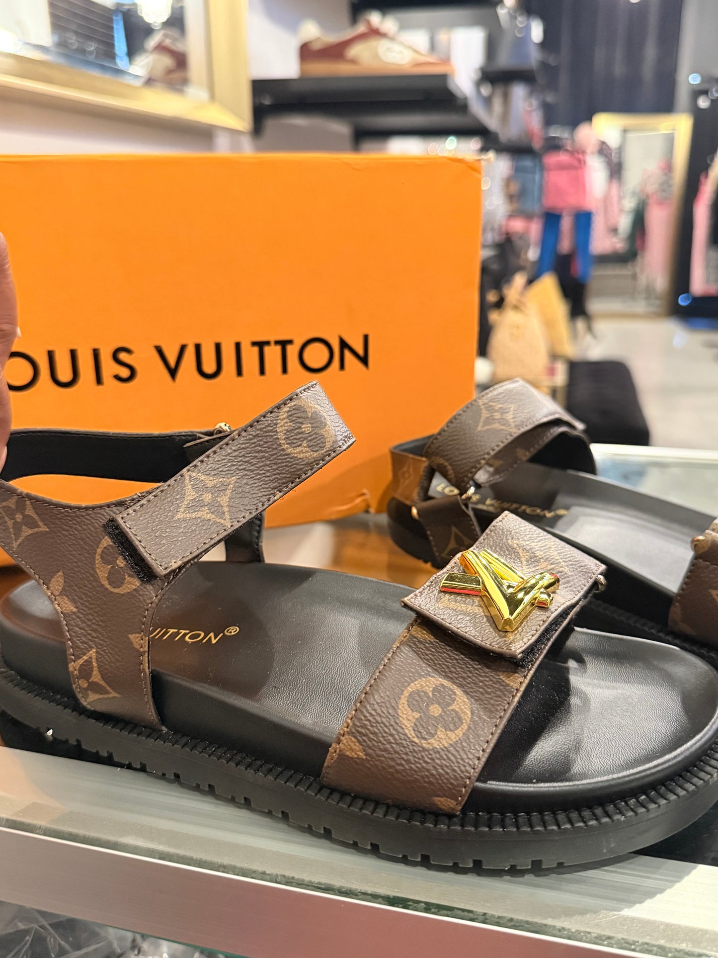 L SANDALS