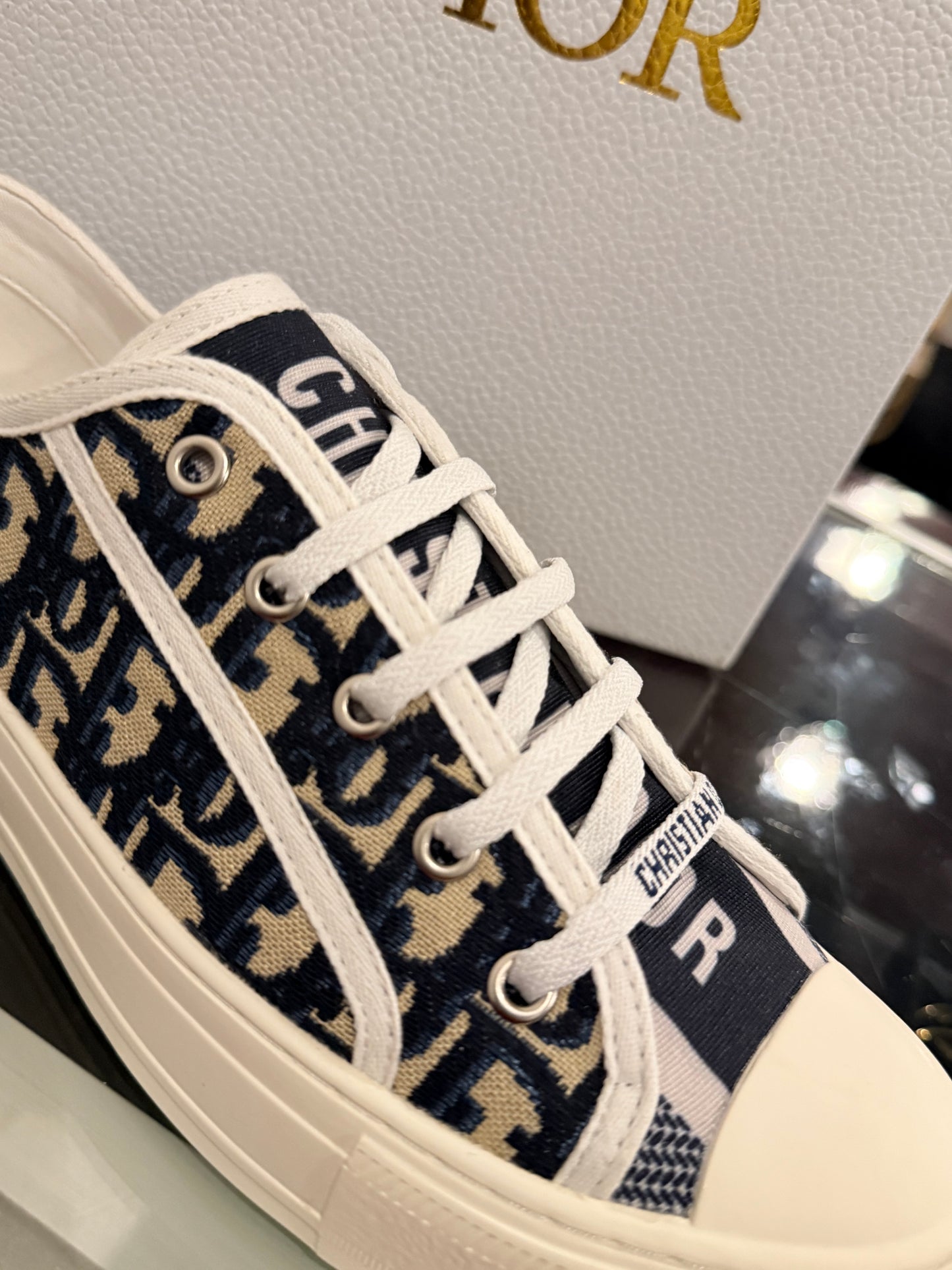 G SNEAKERS