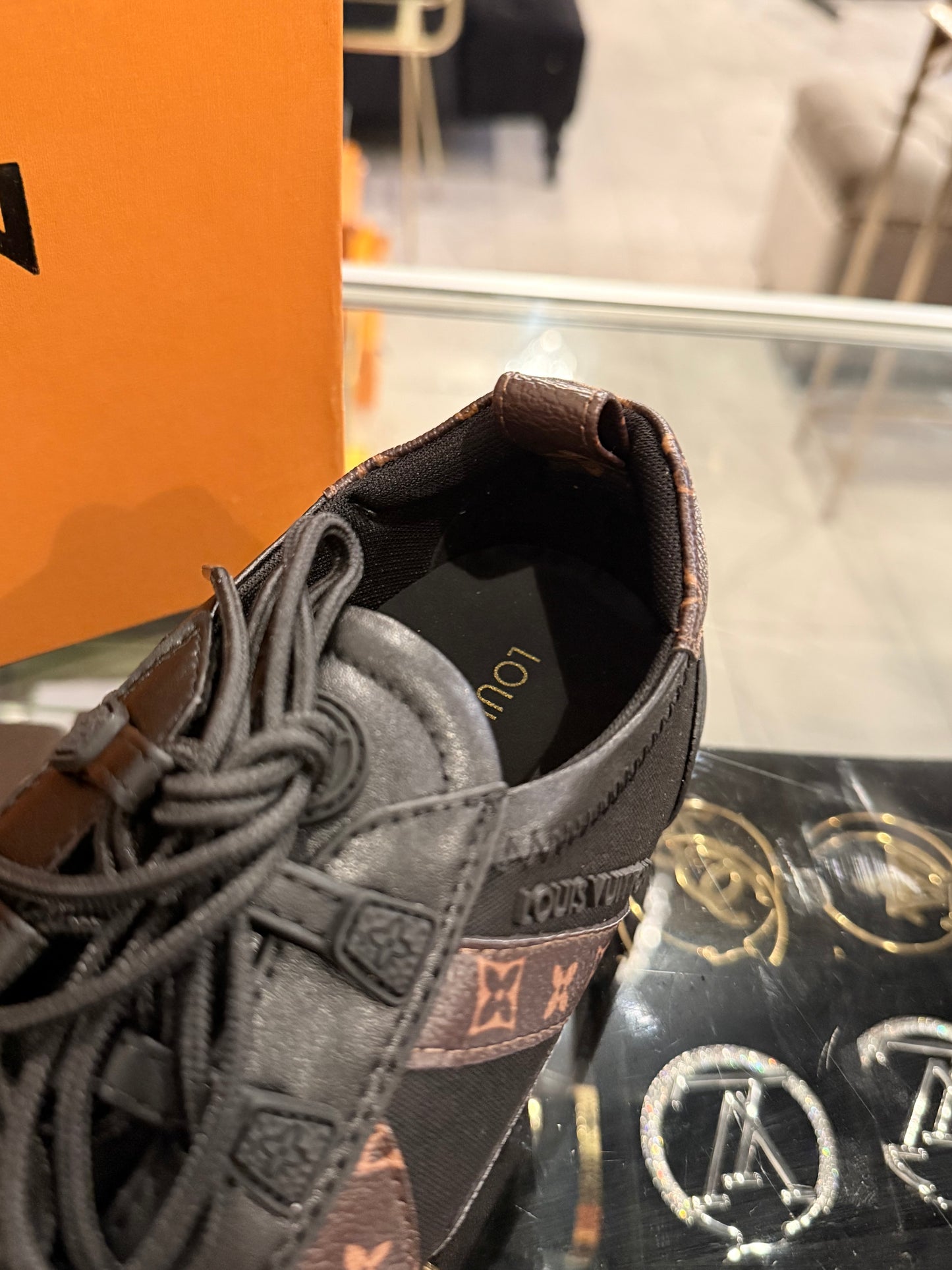 L SNEAKERS