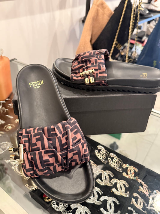 F SANDALS