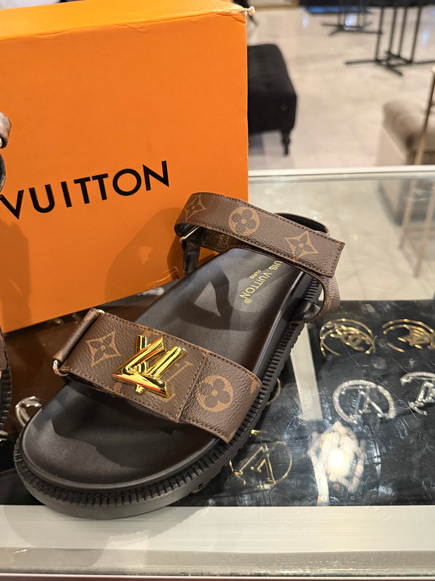 L SANDALS