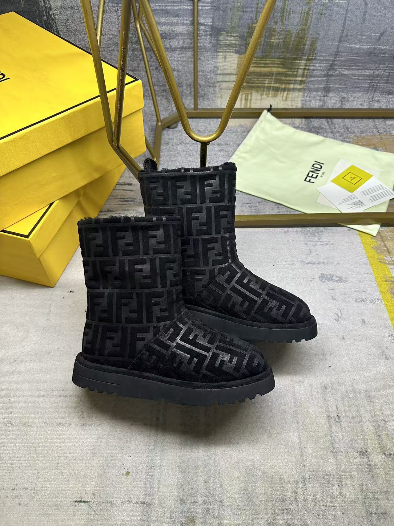 L BOOTS