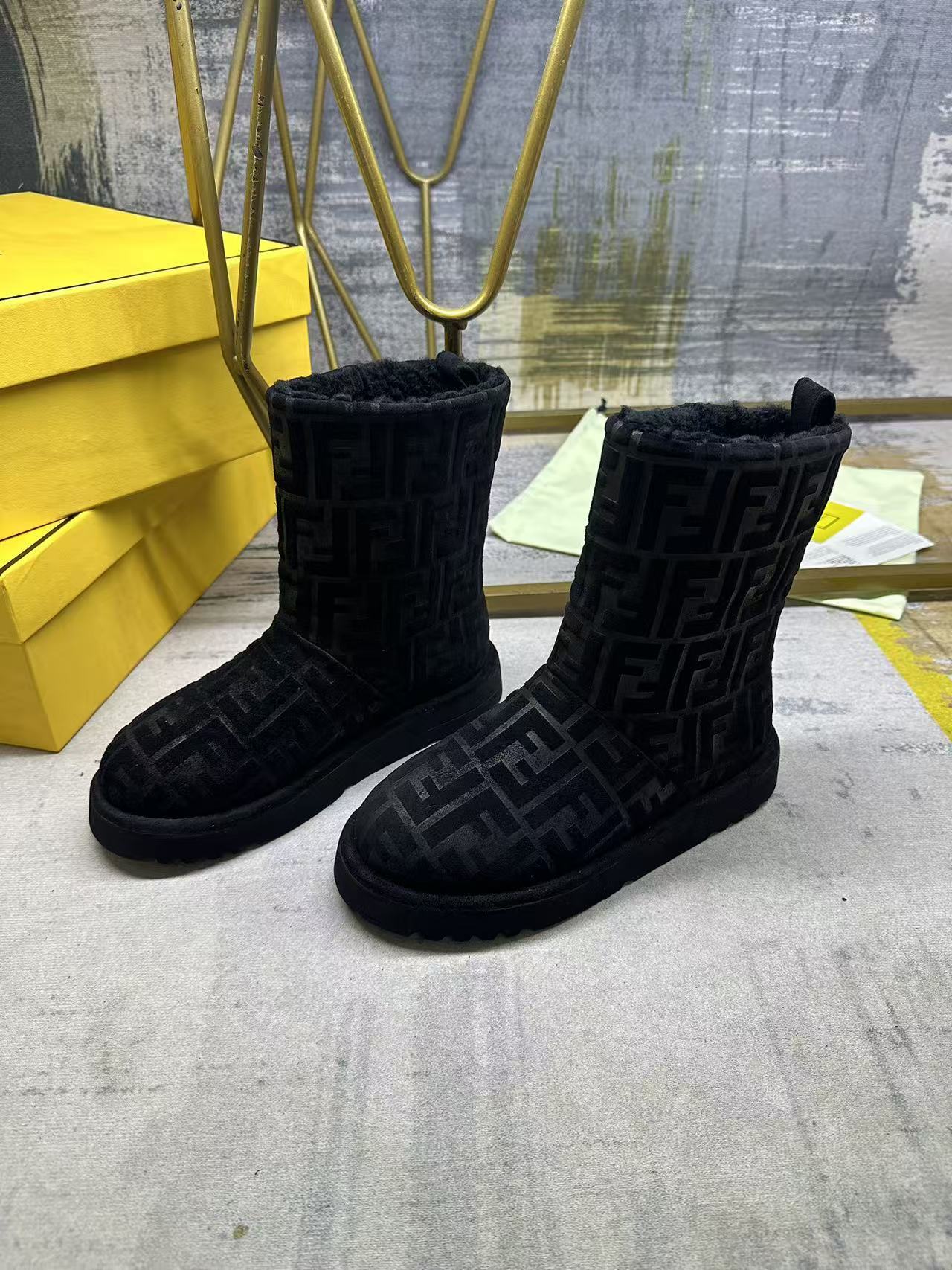 L BOOTS