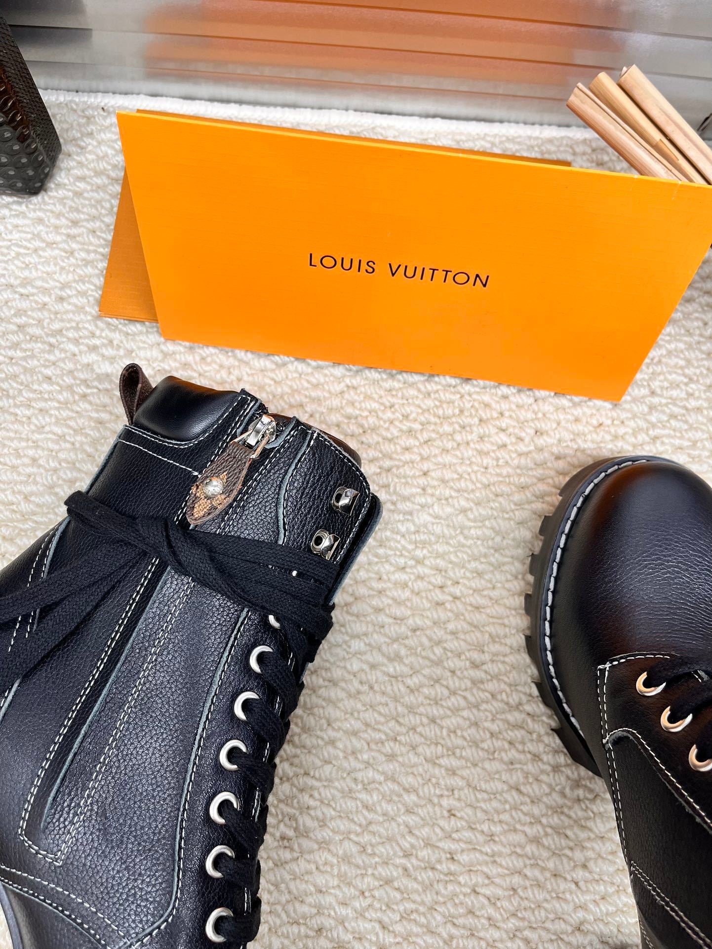 L BOOTS