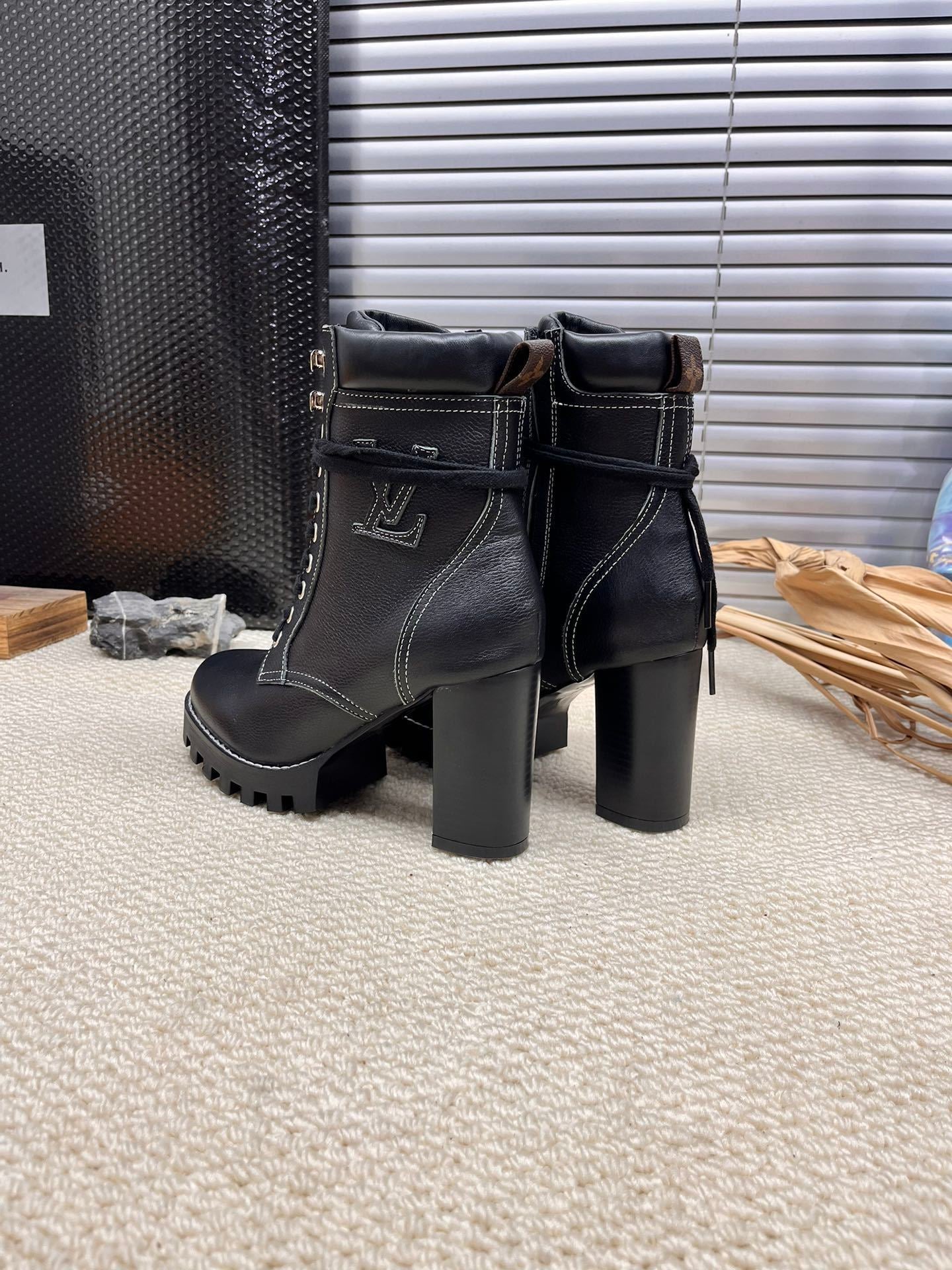 L BOOTS