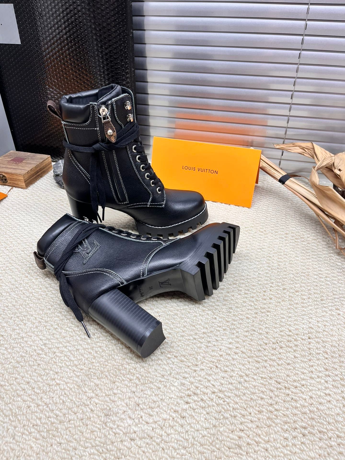 L BOOTS