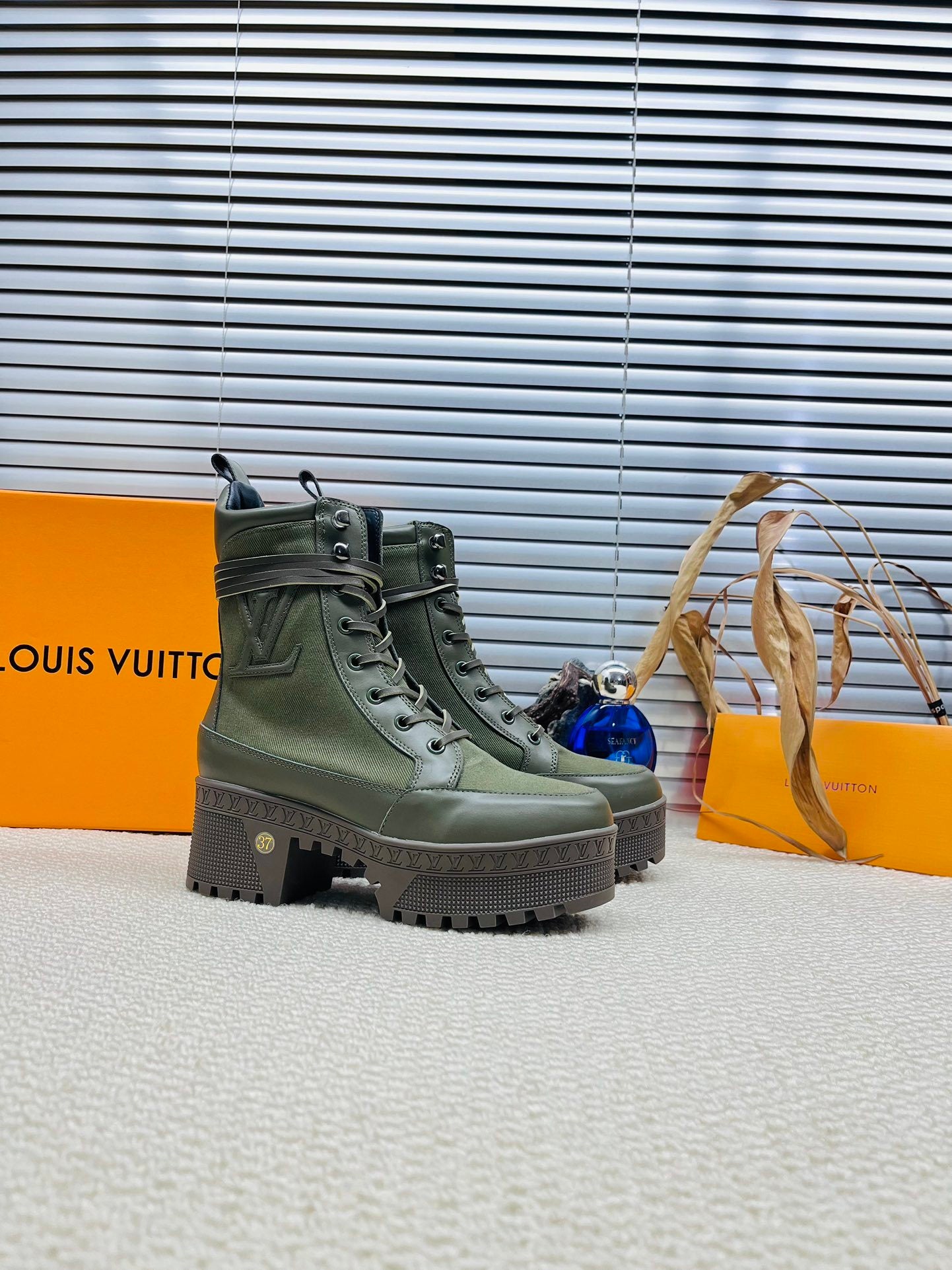 L BOOTS
