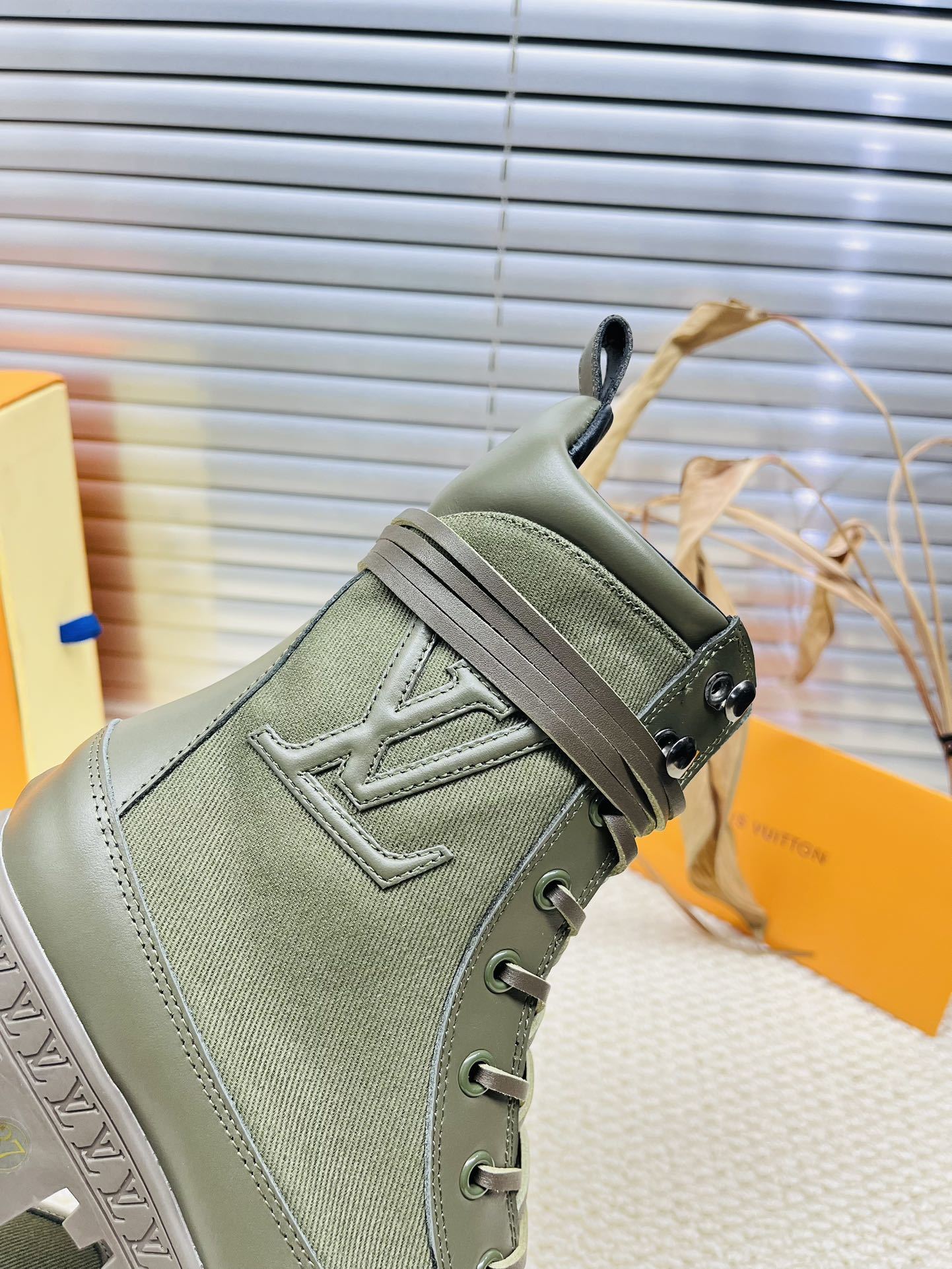 L BOOTS