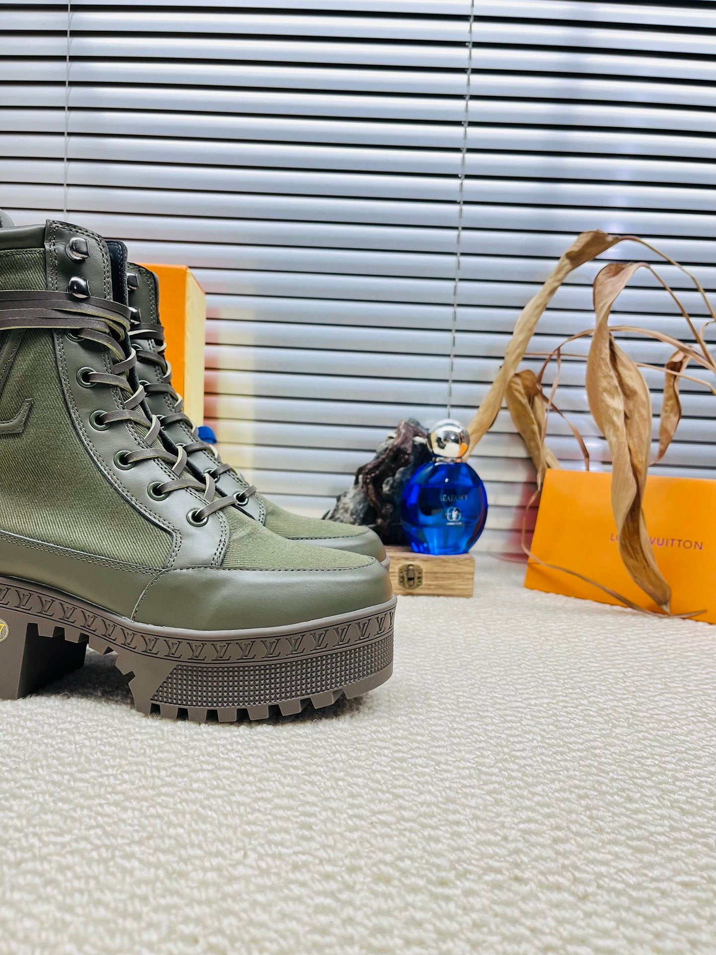 L BOOTS