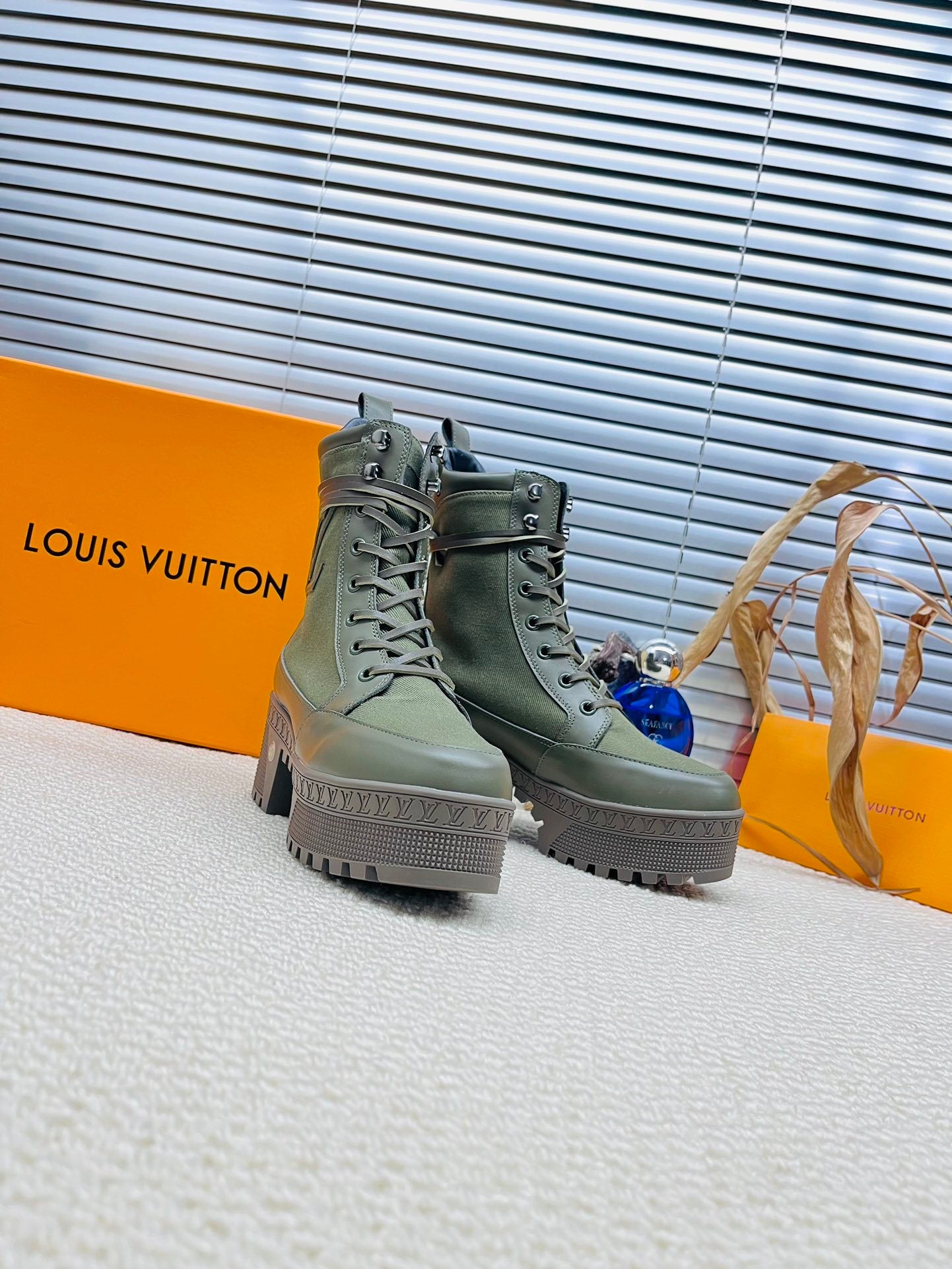 L BOOTS